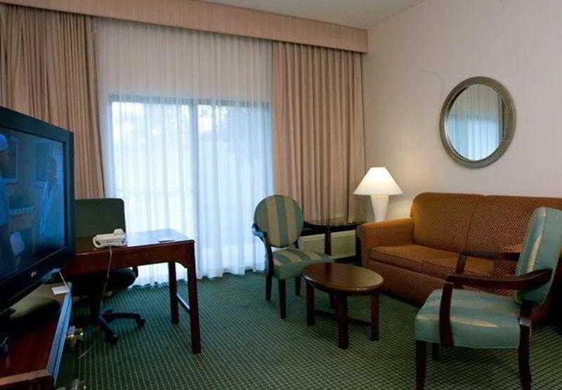 Courtyard Lafayette Airport Hotel Стая снимка