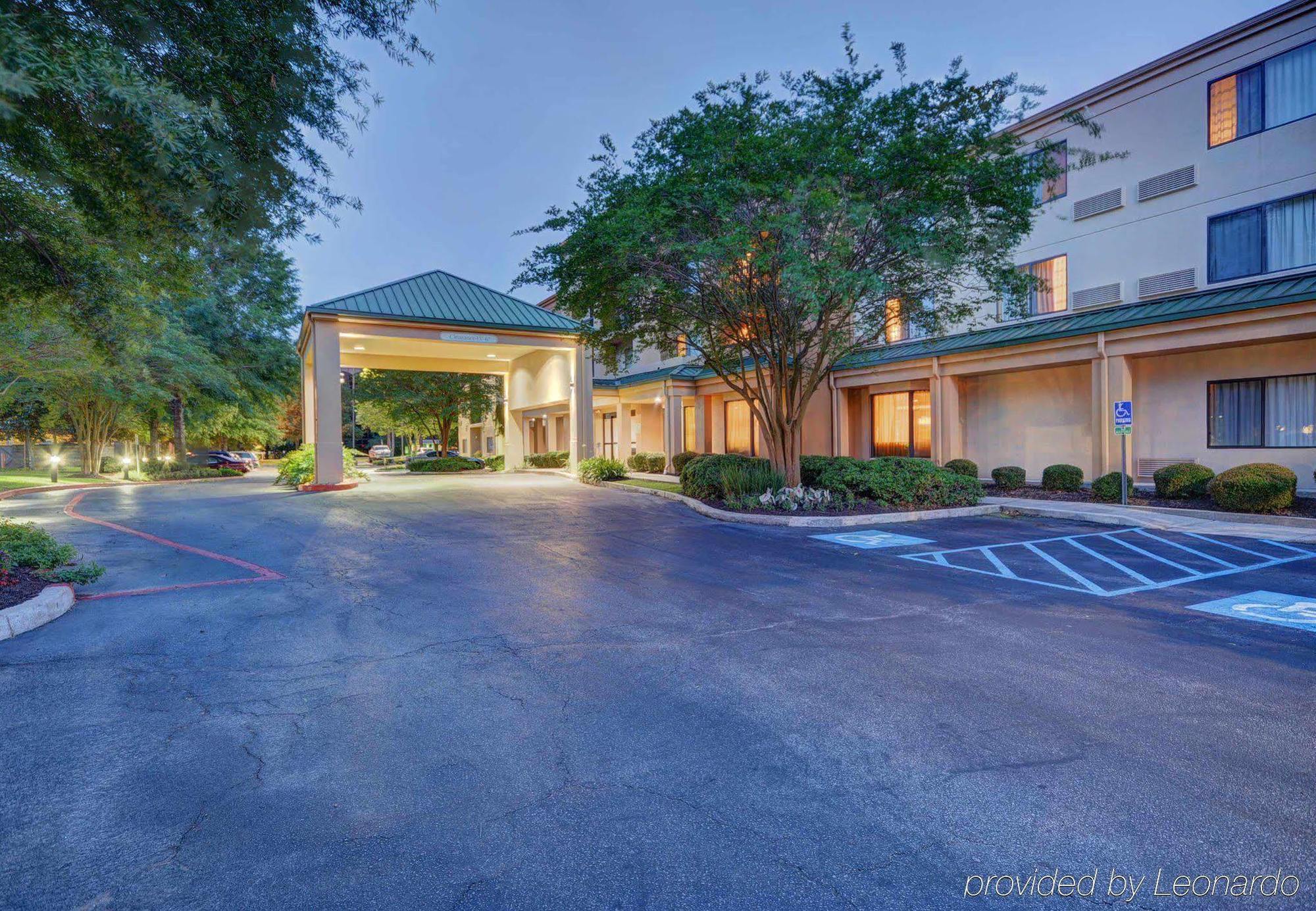 Courtyard Lafayette Airport Hotel Екстериор снимка