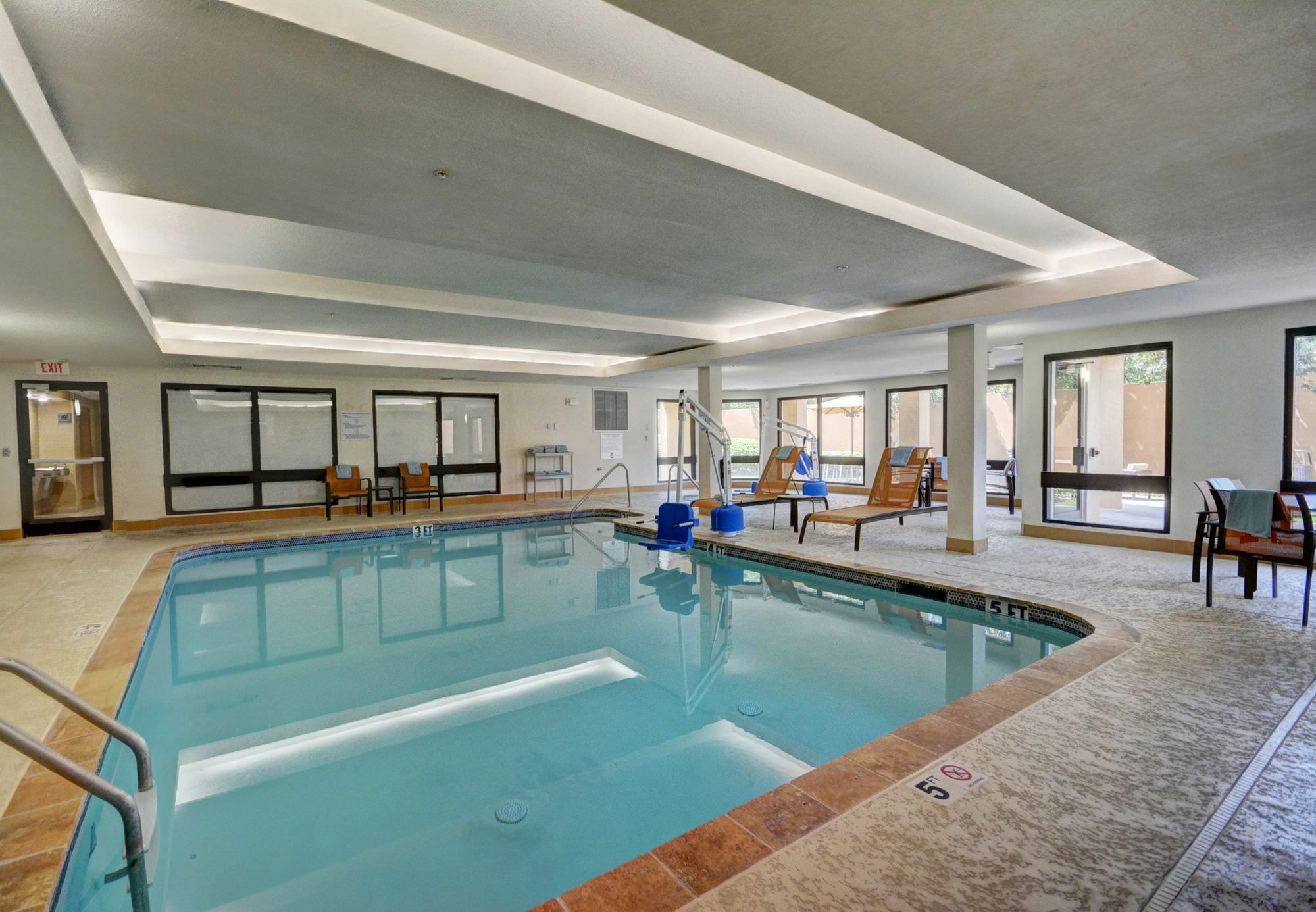 Courtyard Lafayette Airport Hotel Екстериор снимка
