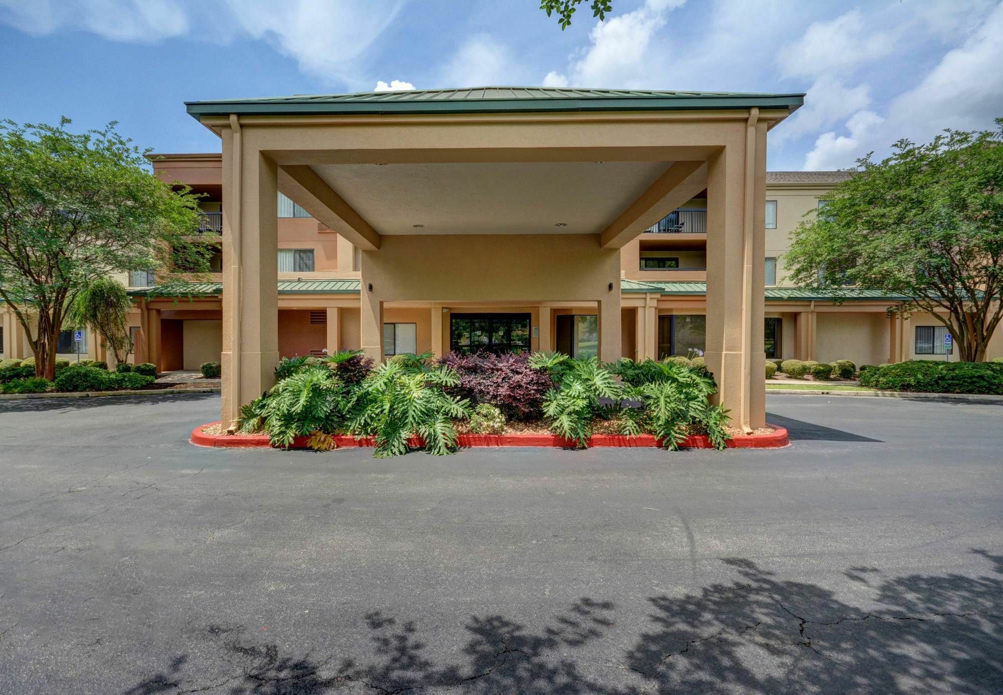Courtyard Lafayette Airport Hotel Екстериор снимка