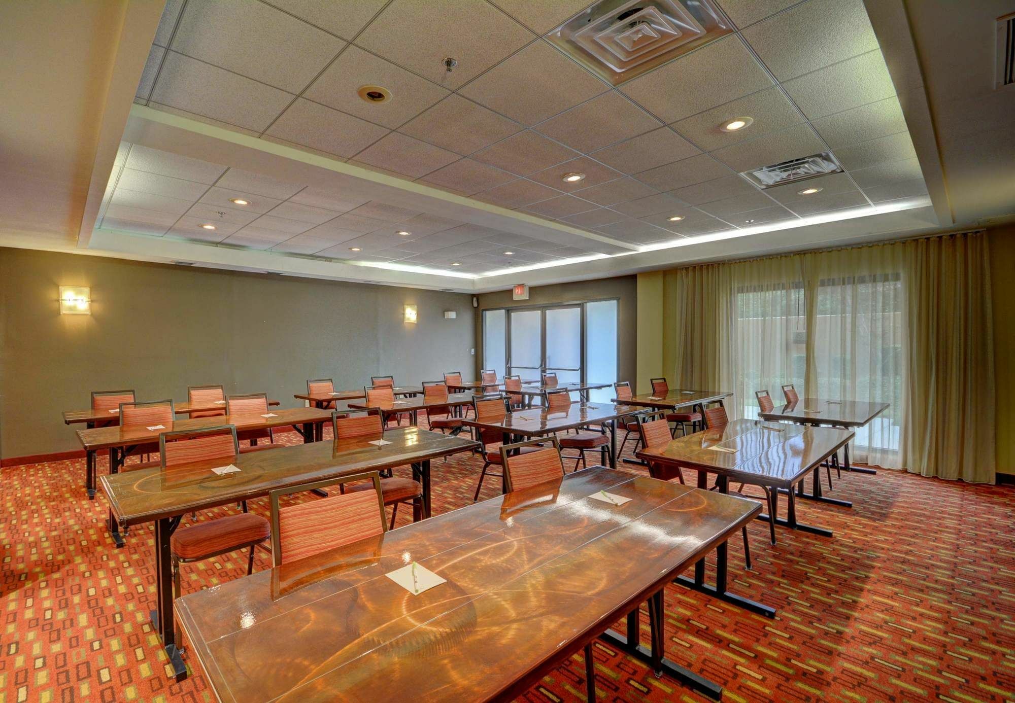 Courtyard Lafayette Airport Hotel Екстериор снимка