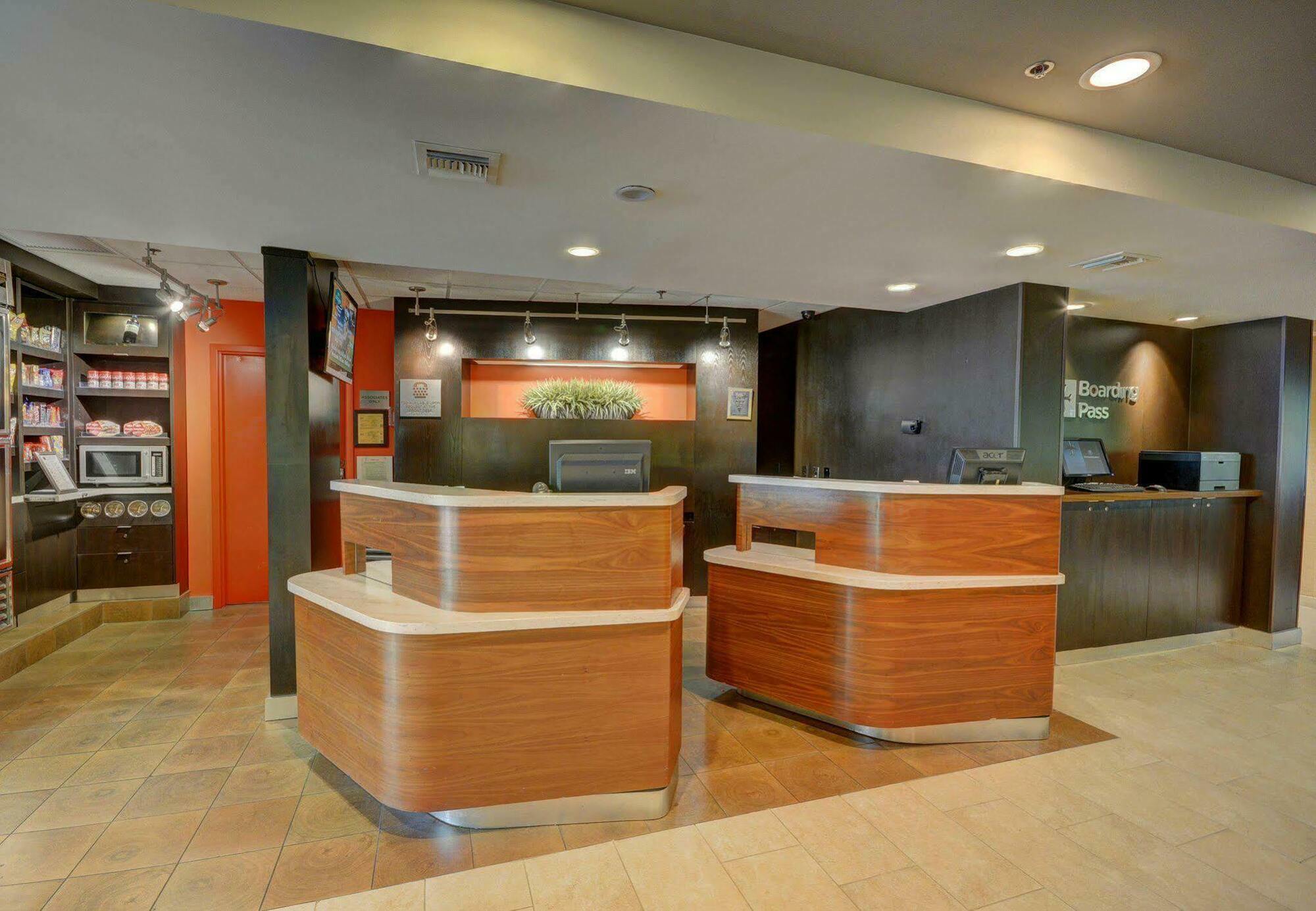 Courtyard Lafayette Airport Hotel Екстериор снимка
