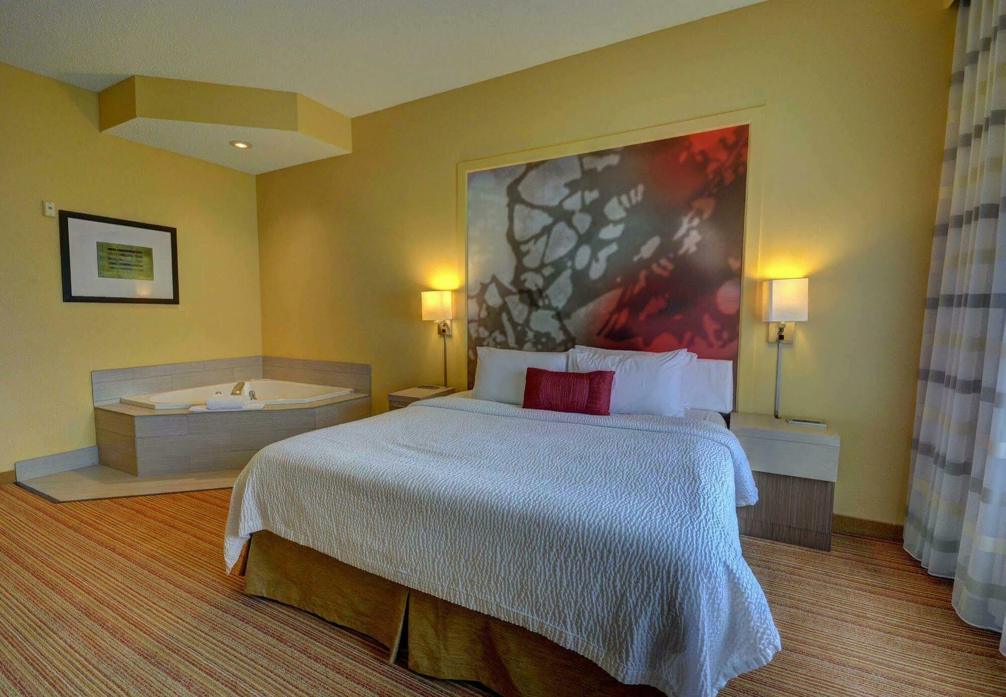 Courtyard Lafayette Airport Hotel Екстериор снимка