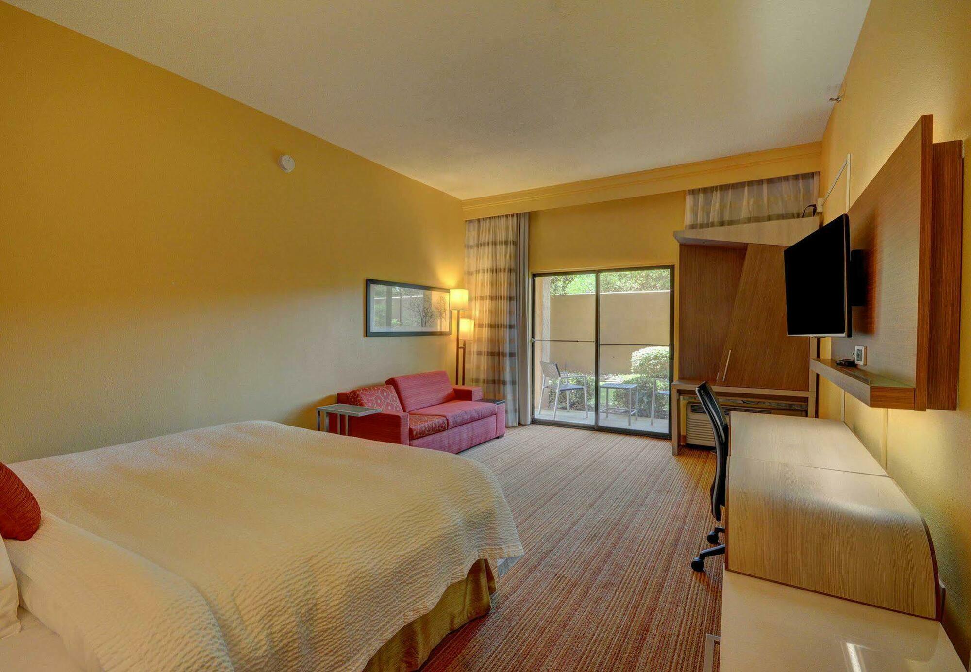 Courtyard Lafayette Airport Hotel Екстериор снимка